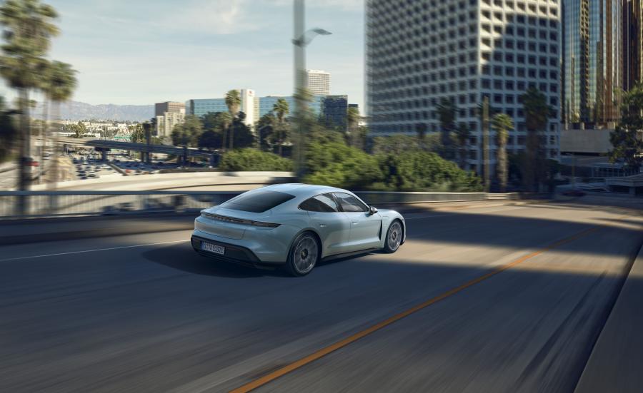  Porsche Taycan 4S 2019 года  (WW) (фото 8 из 41)